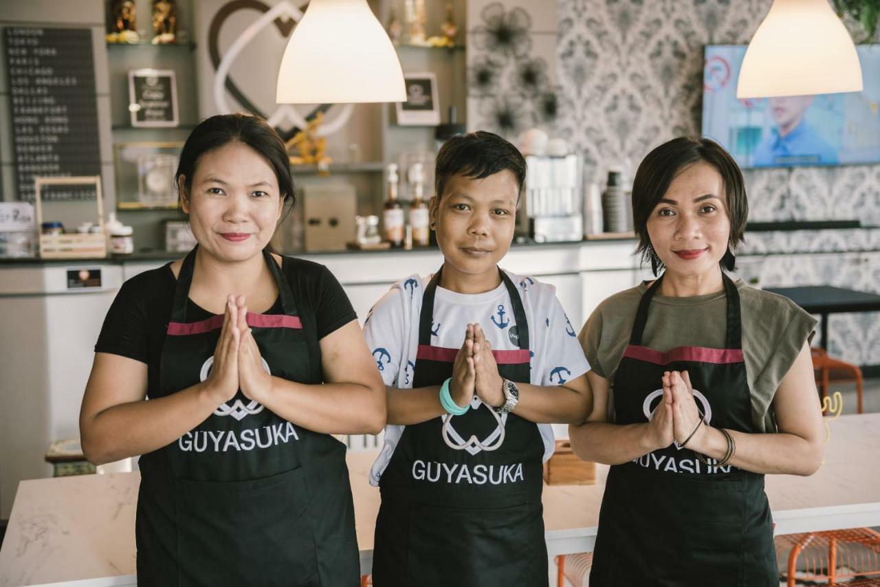 Guyasuka X Suthisarn Bangkok Buitenkant foto