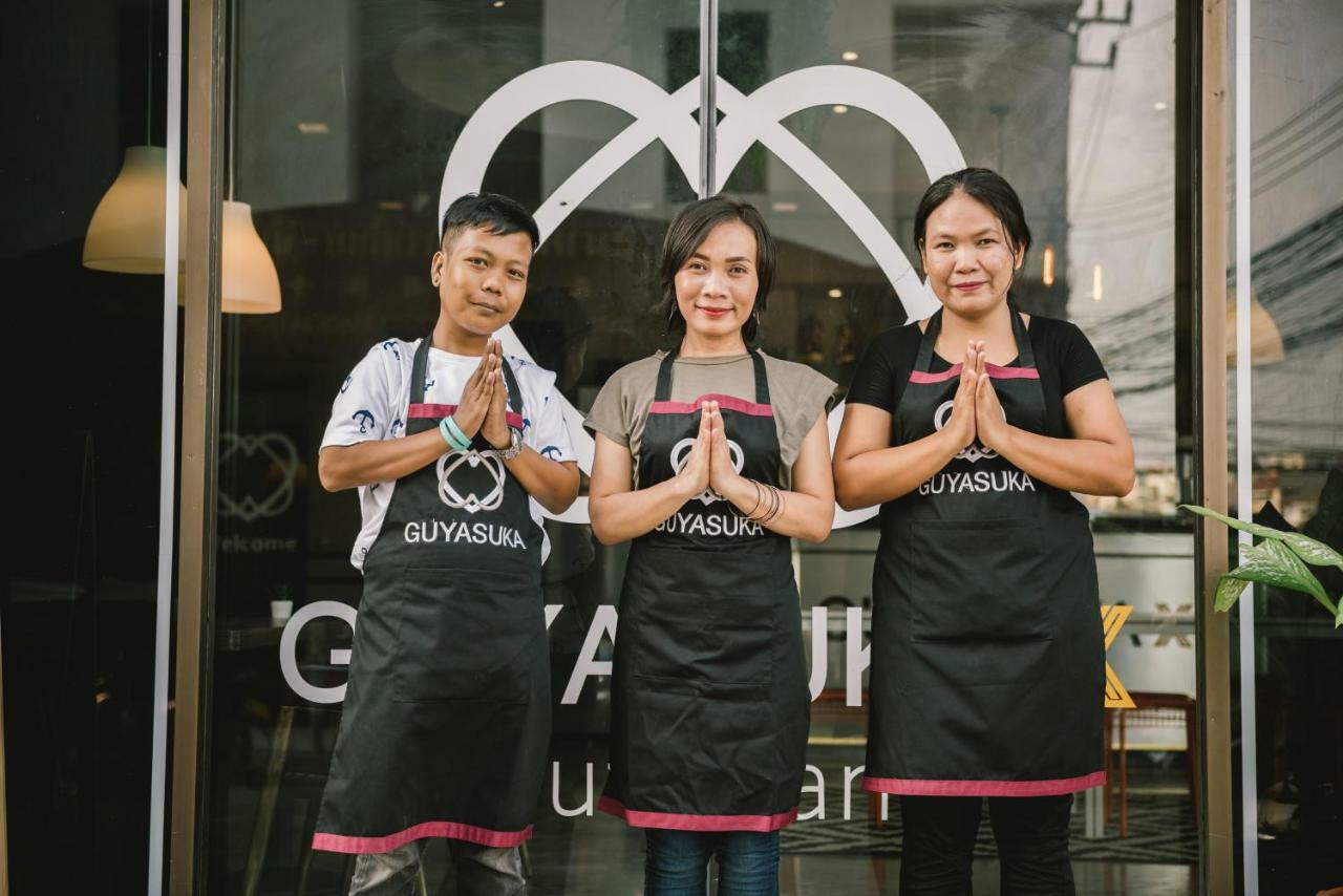 Guyasuka X Suthisarn Bangkok Buitenkant foto