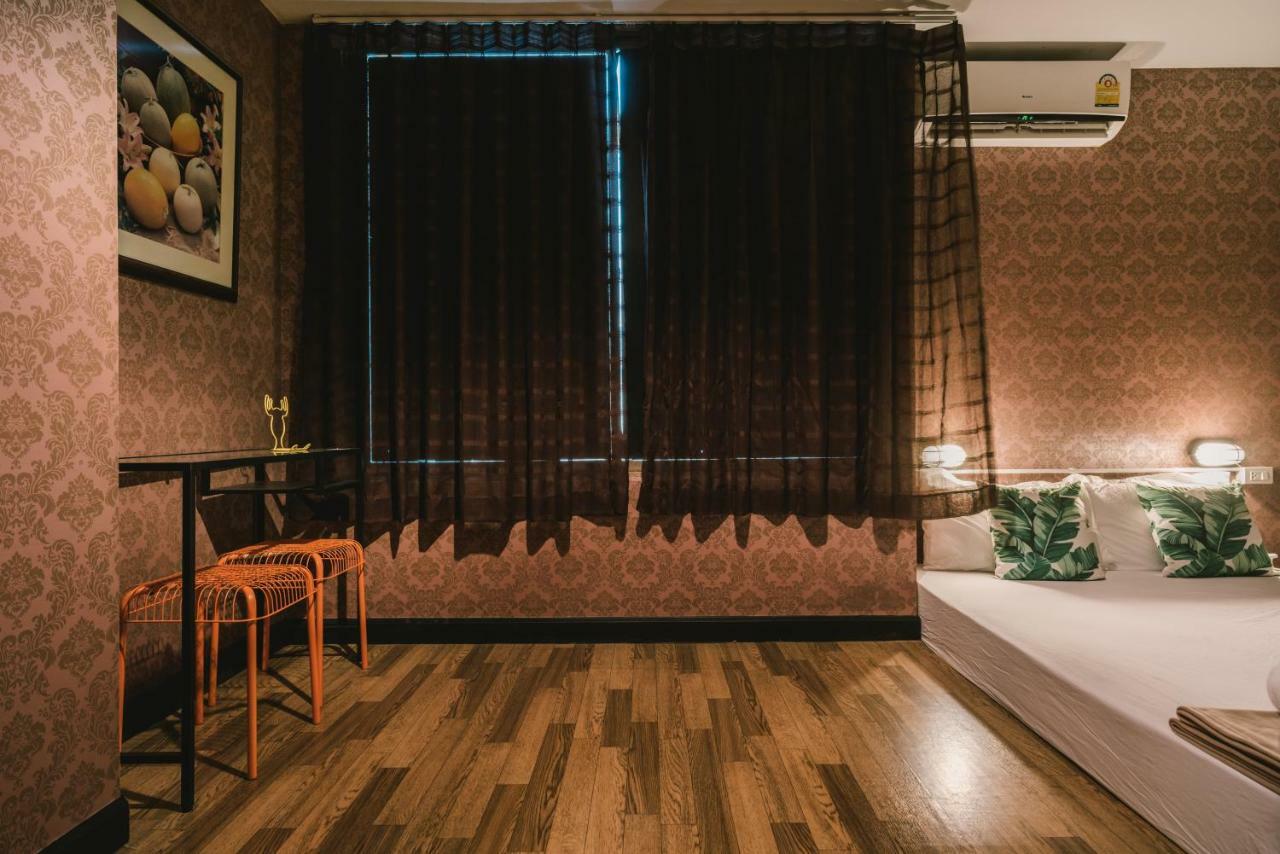 Guyasuka X Suthisarn Bangkok Buitenkant foto