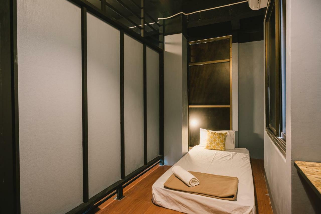 Guyasuka X Suthisarn Bangkok Buitenkant foto